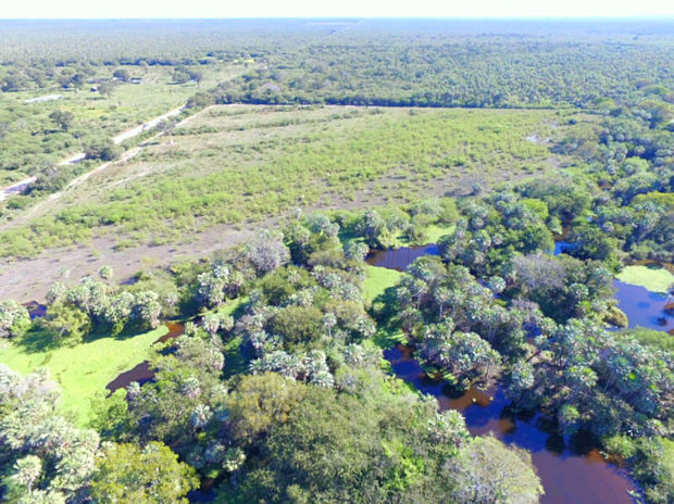 Esztancia mit Fluss in Paraguay