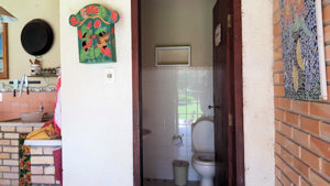 Toilette eines Landhauses