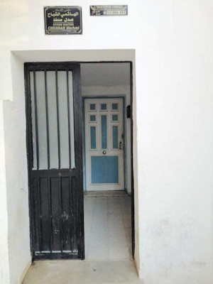 Eingang zum Wohnhaus Apartmenthaus in Mahdia Tubesien