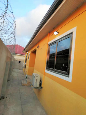 Ferienhaus in Kasoa mit Grundstck zum Kaufen