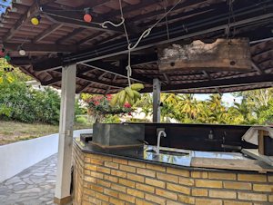 Grillbereich auf dem Grundst�ck der Granja