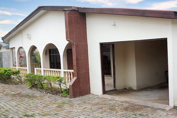 Haus mit Terrasse in Sekondi-Takoradi
