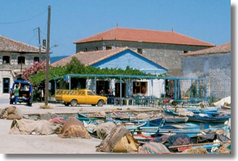 Lesbos Gaststtte im Hafen am Meer zum Kaufen