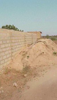 Au�enmauer vom Grundst�ck