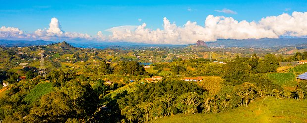  Ausblick vom Gstehaus auf den Stausee Penol Guatape