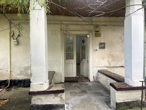 Eingang vom Ausbauhaus