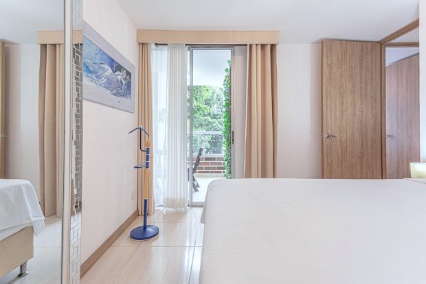 Zimmer mit Balkon der Wohnung