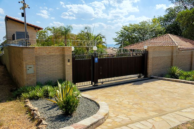 Eingang zum Grundstck der Villa