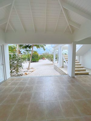 Ausgang vom Apartmenthaus zum Garten