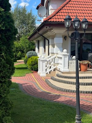 Seitenansicht vom Einfamilienhaus