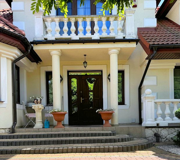 Eingang zur Villa in Latonice Masowien Polen