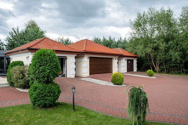 Garagen zur Villa Einfamilienhaus