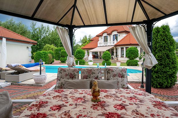 Pooldeck vom Einfamilienhaus