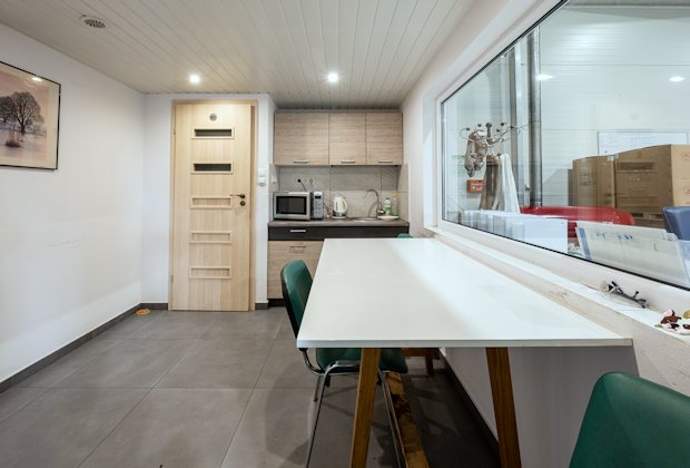 Bro Aufenthaltsraum der Lagerhalle vom Einfamilienhaus