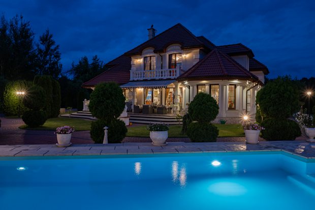Villa in Polen am Abend