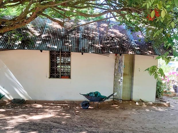Gstehaus auf dem groen Grundstck in Kilifi Kenia
