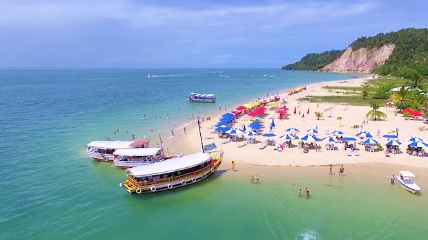 Praia da Gamboa nur 1 km von den Grundstcken entfernt