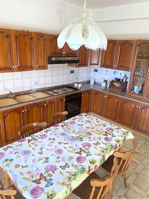 K�che einer Wohneinheit im Mehrfamilienhaus