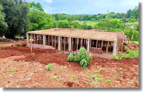 Grundst�ck mit Rohbau in Bella Vista Itapua Paraguay