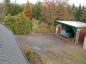 Carport der Villa
