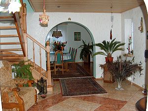 Villa mit Gstehaus in Polen