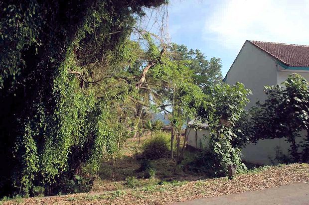Zufahrt vom Strandgrundstck der Insel Bali